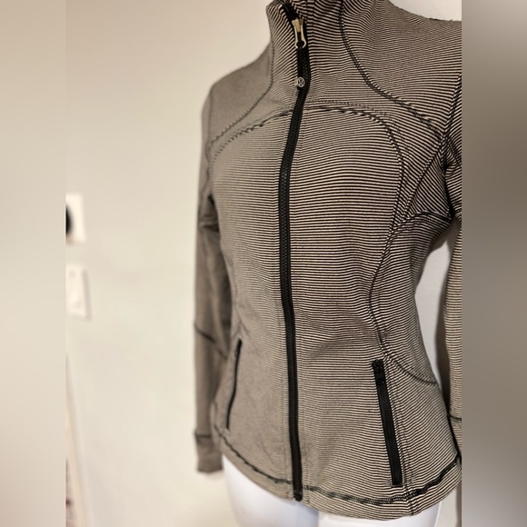 Lululemon RARE Forme jacket in tonka stripe - Picture 14 of 16
